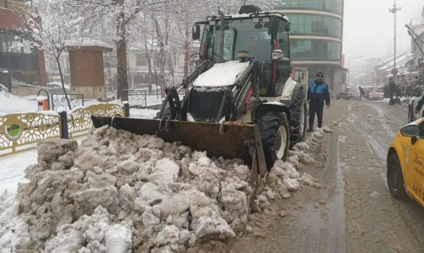 Pütürge'de Kar ve Fırtına Hayatı Zorlaştırıyor