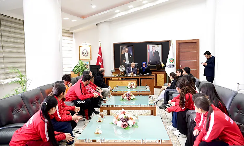 Şampiyon sporculara anlamlı kabul