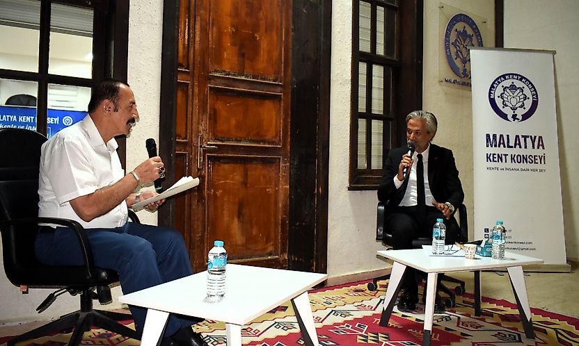 Sanat Sokağı'nda Şiir Akşamı: Malatyalı Şairler Kendi Dizelerini Seslendirdi