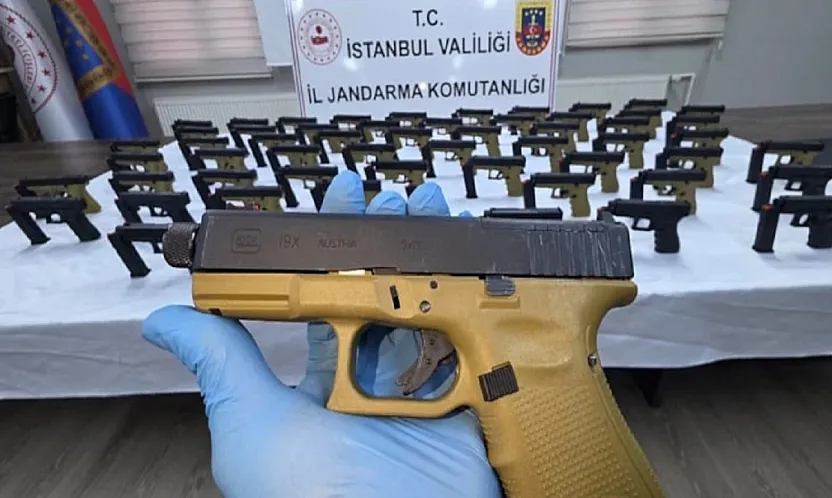 Taksinin Bagajından 108 Tabanca Çıktı! Değeri 15 Milyon Lira