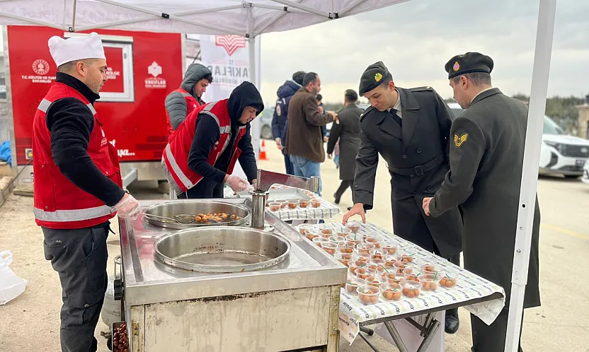 Vakıflar Bölge Müdürlüğü 6 Şubat Depremlerinin Yıl Dönümünde çeşitli ikramlarda bulundu