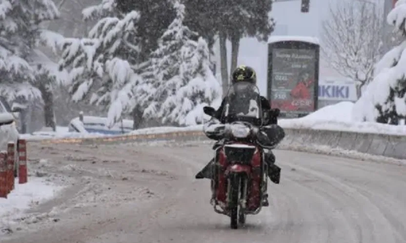 Valilikten Kar ve Don Uyarısı: Motosikletler Trafiğe Çıkamayacak