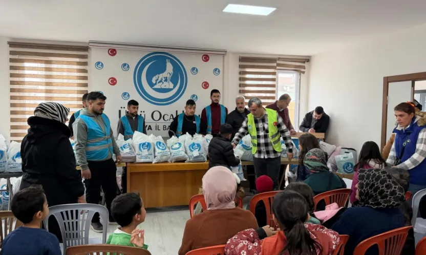 'Vatan Aşkı Kışı Yener: Ülkü Ocakları'ndan '1 Mont 1 Bot' Yardımı'