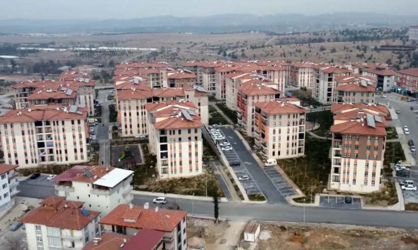 Yeşilevler Sitesi Yeniden İnşa Edildi, Hak Sahiplerine Teslim Edildi