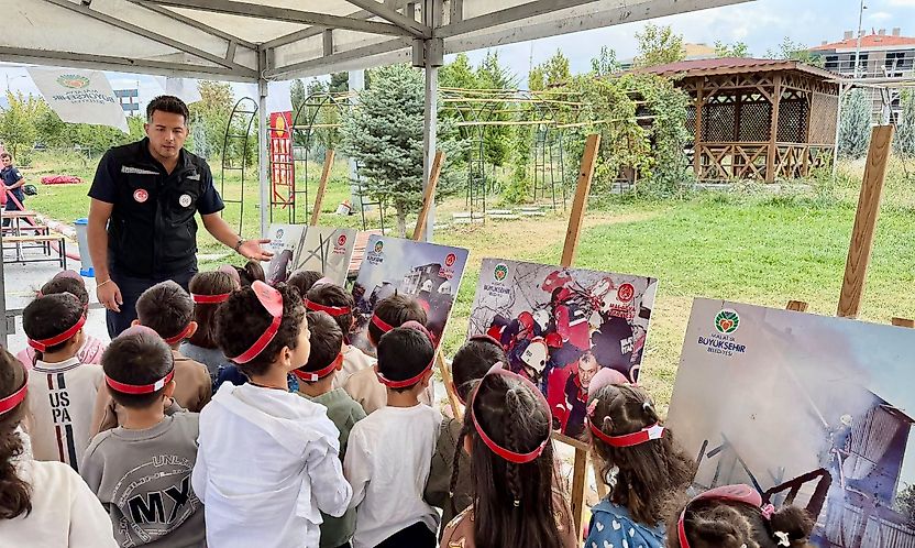 Yeşilyurt Belediyesi Erdem Okulu Öğrencileri, Malatya İtfaiyesini Ziyaret Etti