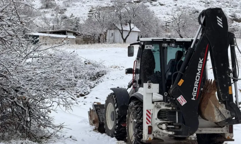 Yeşilyurt Belediyesi Kar Mesaisini 7/24 Sürdürüyor