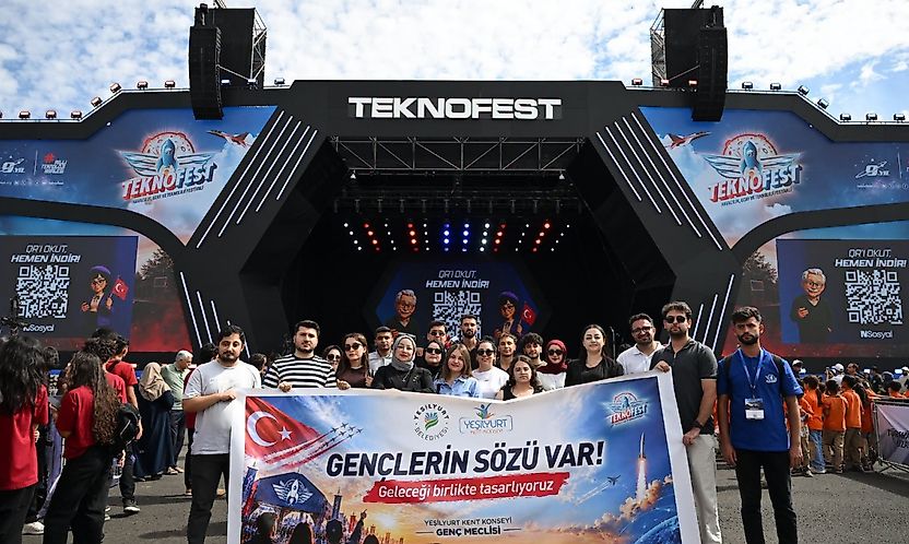 Yeşilyurt Belediyesi'nden Gençlere TEKNOFEST Gezisi