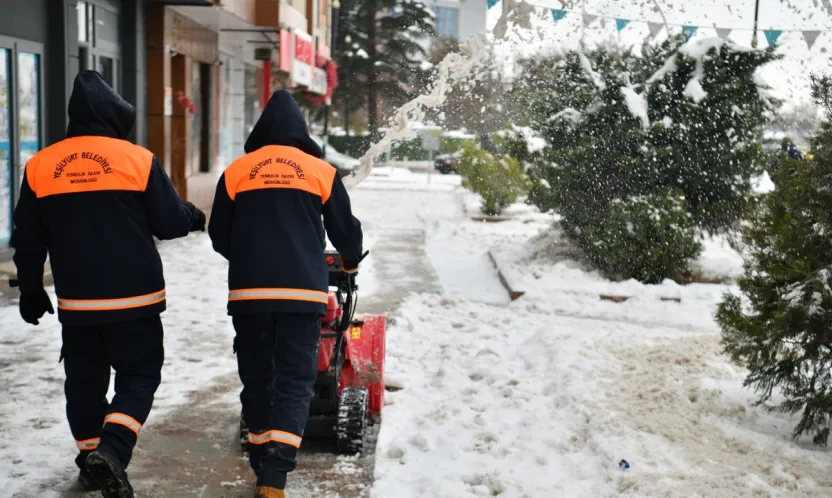 Yeşilyurt Belediyesi'nden Karda Kesintisiz Hizmet