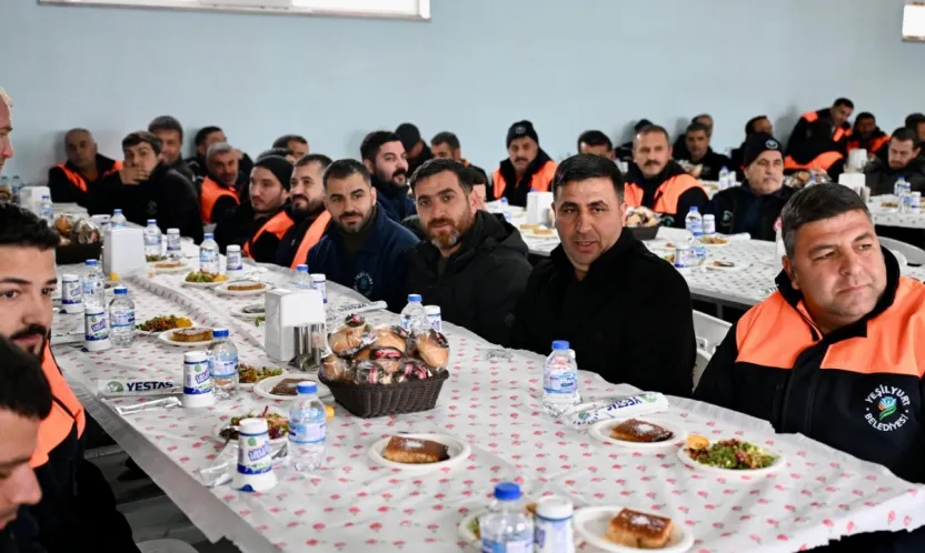 Yeşilyurt'ta Karla Mücadele Seferberliği: 62 İş Makinası, 130 Personel Sahada