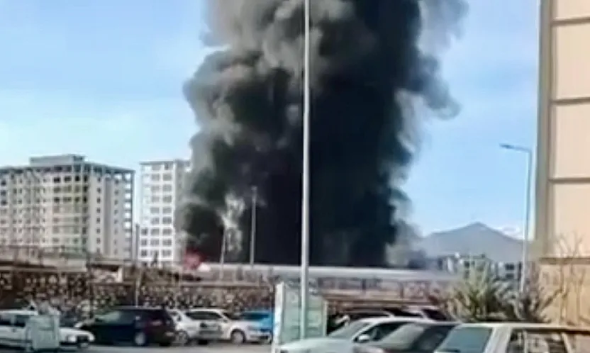 Yeşilyurt'ta Korkutan Yangın: İşçi Konteynerleri Alevlere Teslim Oldu