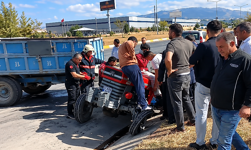Yeşilyurt'ta Trafik Kazası: Traktör Sürücüsü ve Yolcusu Yaralandı
