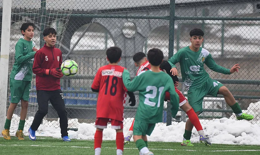 Yeşilyurtspor'dan Gol Şov: U14 ve U15 Takımları Rakiplerini Ezdi