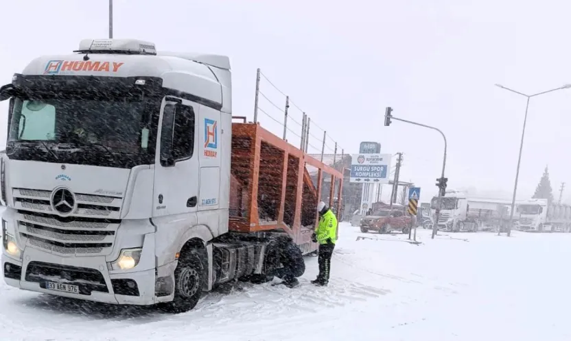 Yoğun Kar Ulaşımı Durdurdu: Malatya–Adıyaman Yolu Trafiğe Kapalı