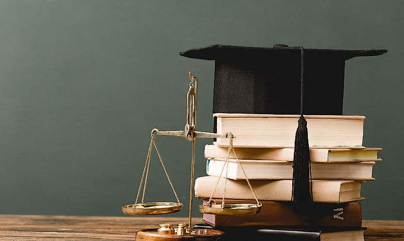 YÖK Başkanı Özvar'ın Uyarısı Gündem Oldu: Hukuk Eğitiminde Test Sınavları Yeterli mi?