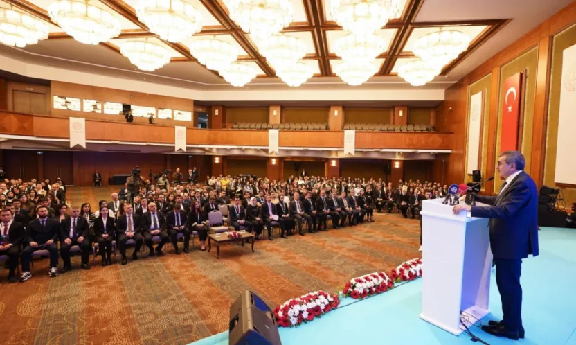 Yusuf Tekin: 2013'te YLSY burslarını FETÖ vesayetinden kurtardık