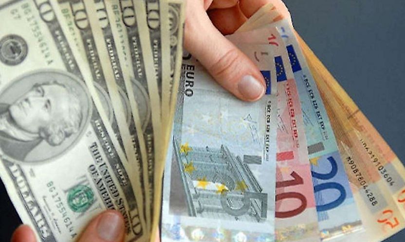 Zayıf istihdam dolara zarar vermedi: Euro Fransa kaynaklı baskı altında
