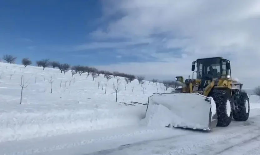 Zorlu Şartlara Rağmen Ulaşım Açık: Ekipler Sahada 7/24